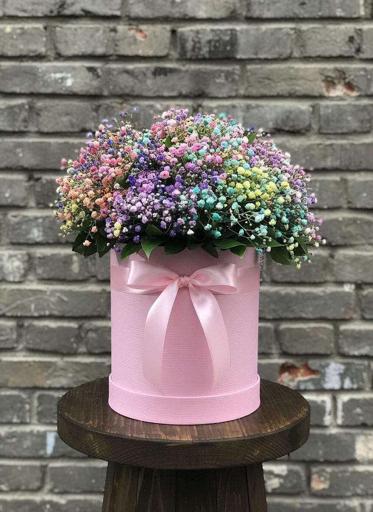 Цветочная композиция из Гипсофила и Розы в шляпной коробке в Днепровской