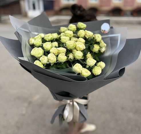 Букет Белые кустовые розы Солинеро в Днепровской