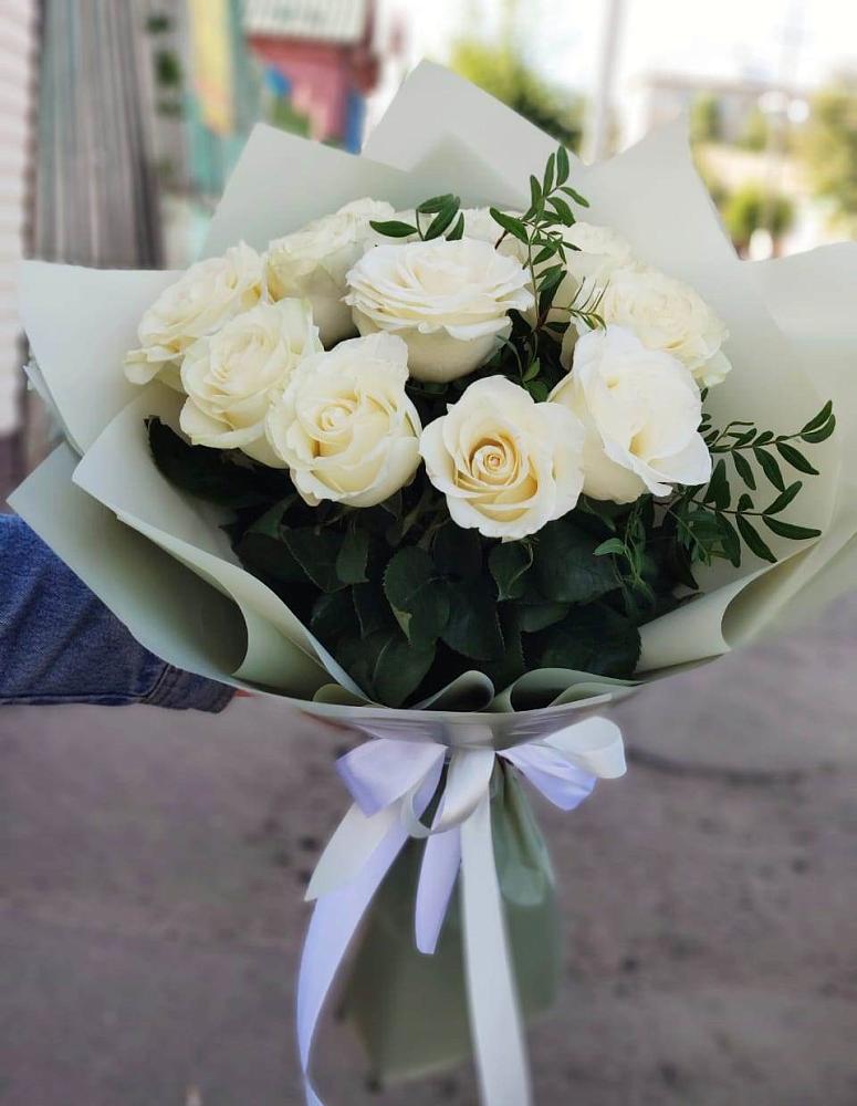 Букет Белые розы Проуд в Днепровской