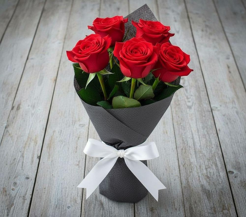 Букет 5 Красных роз Эдлесс Лав в Днепровской