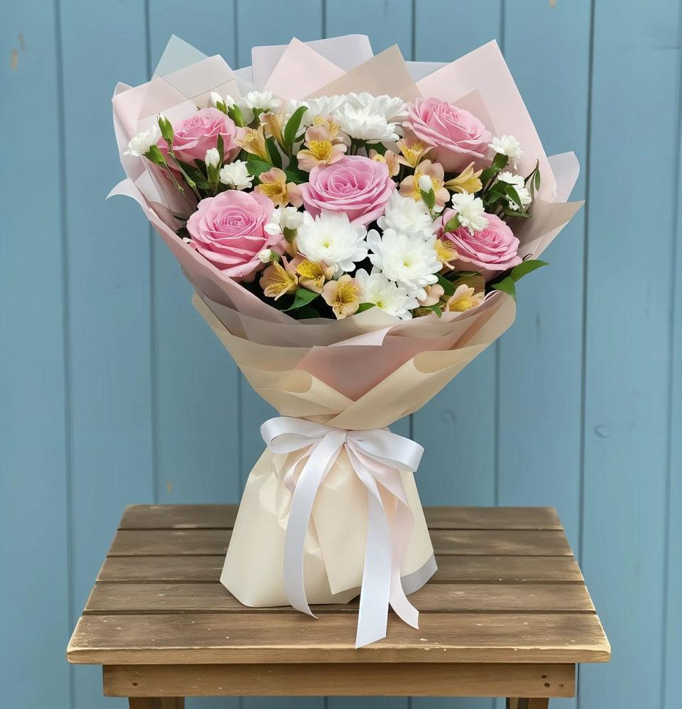 Букет цветов из: Гвоздики, Орхидеи и Розы в Днепровской