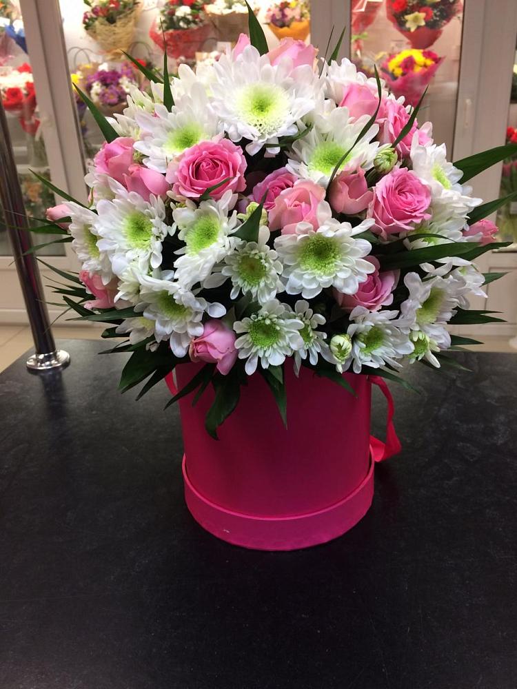 Цветочная композиция из Розы и Хризантемы в шляпной коробке в Днепровской