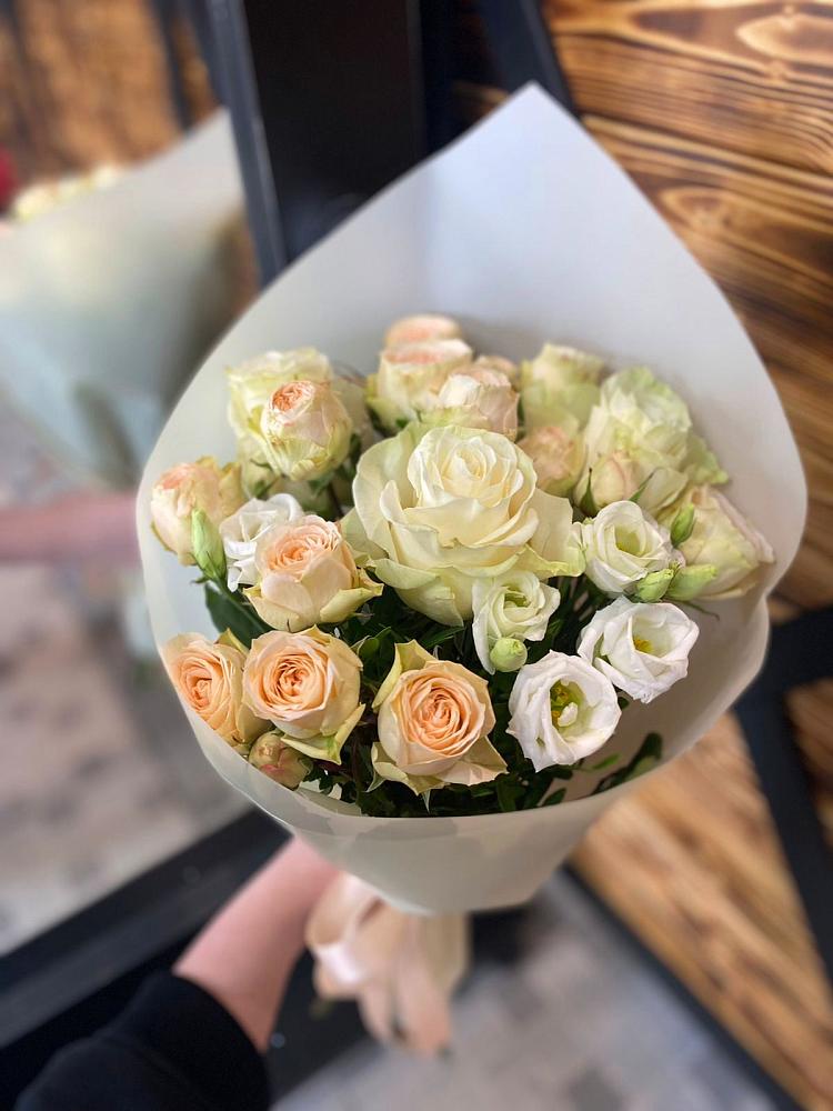 Букет цветов из: Розы и Лизиантусы в Днепровской